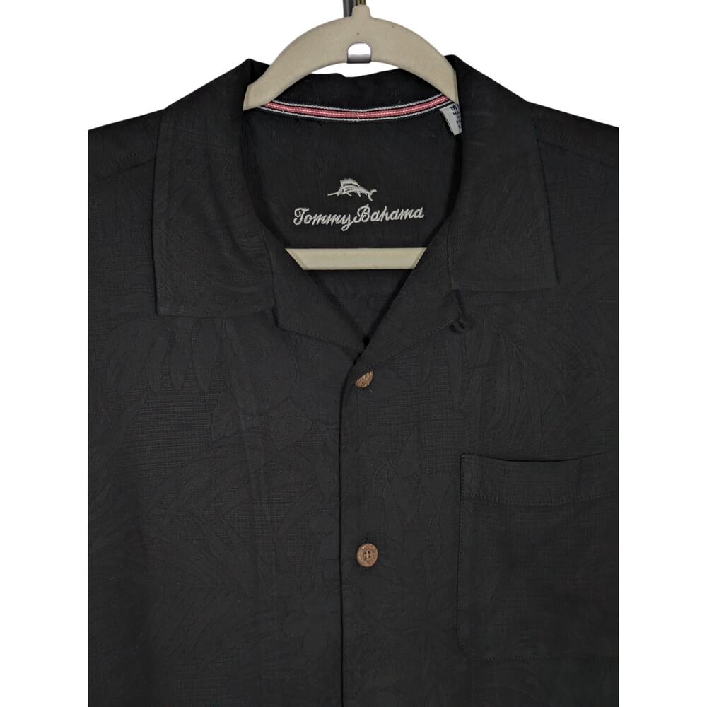 Tommy Bahama Men's Medium 100% Silk Black Hawaiian Short Sleeve Button up Shirt - Picture 4 of 8